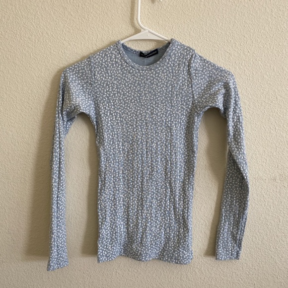 Brandy Melville blue floral leah top - Picture 3 of 6